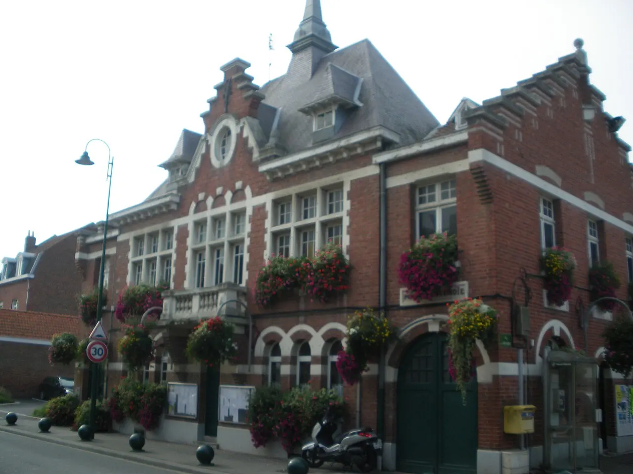 Vue de la mairie de Bois-Grenier.