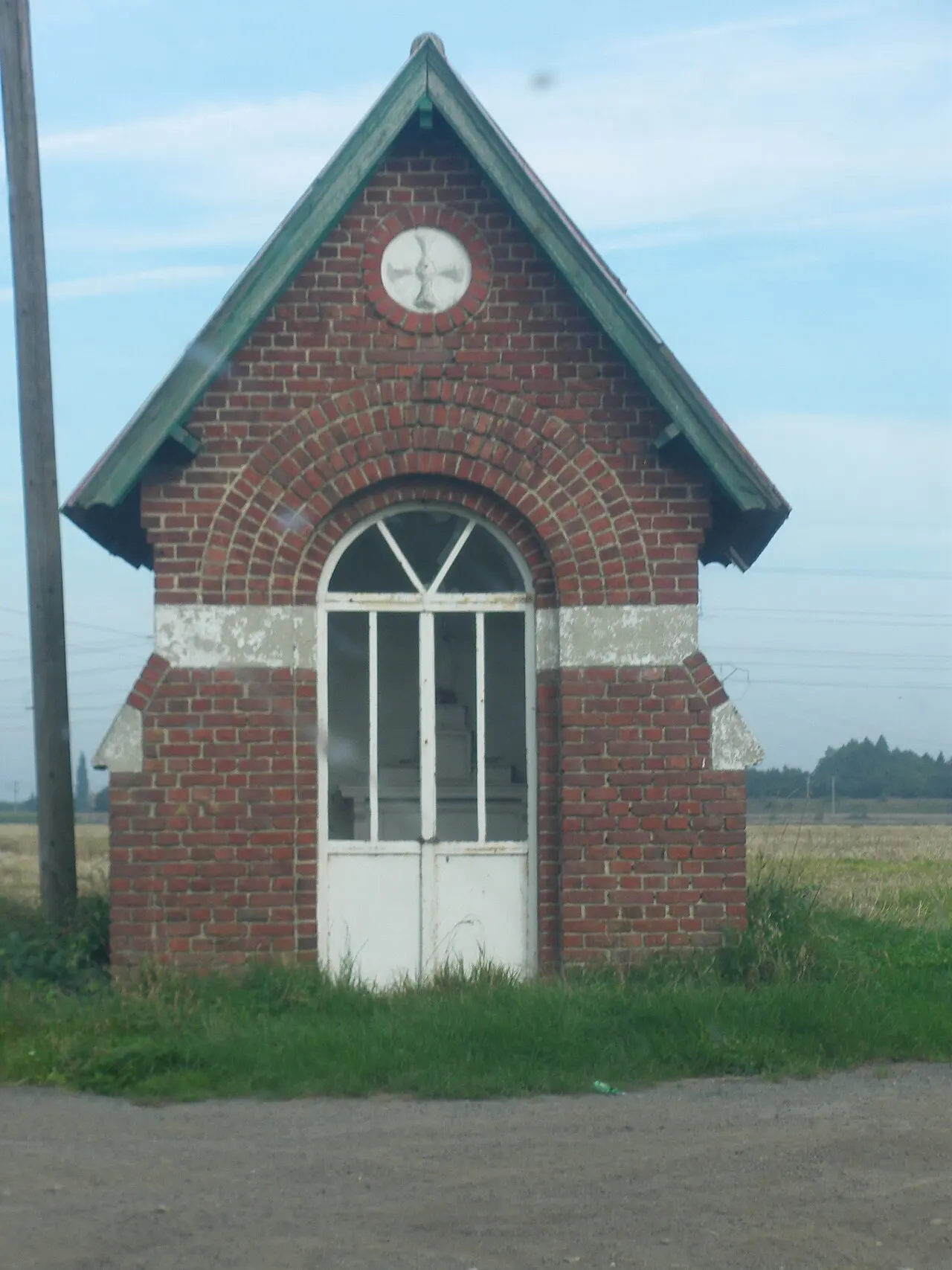 Vue de la chapelle Notre Dame des Ardents à Bois-Grenier dans le département du Nord.