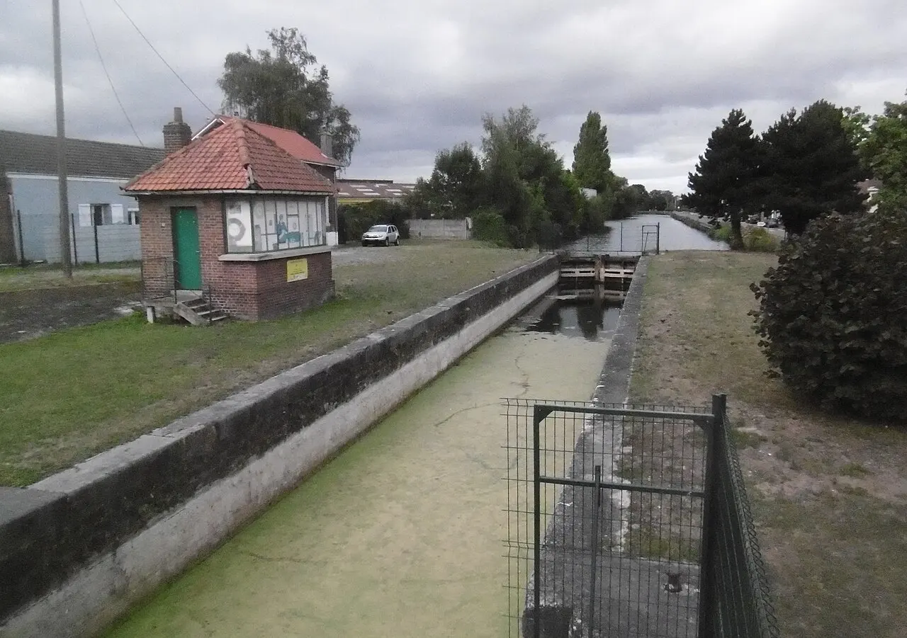 Don écluse de l'ancien tracé du canal de la Deûle