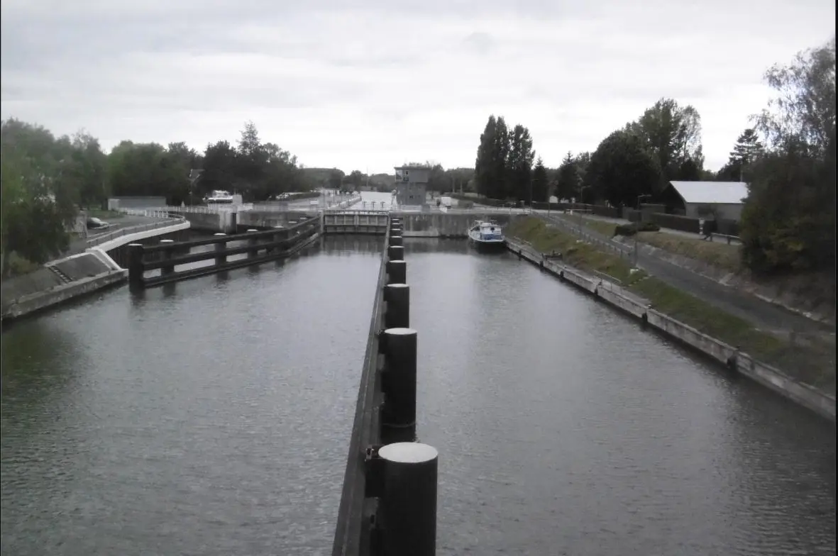 Don écluse de la Deûle (canal à grand gabarit)