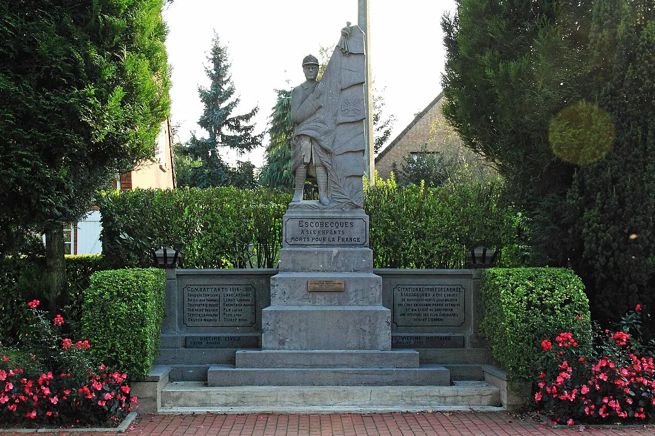 Monument aux Morts - Rue de l'Eglise, 59 Escobecques