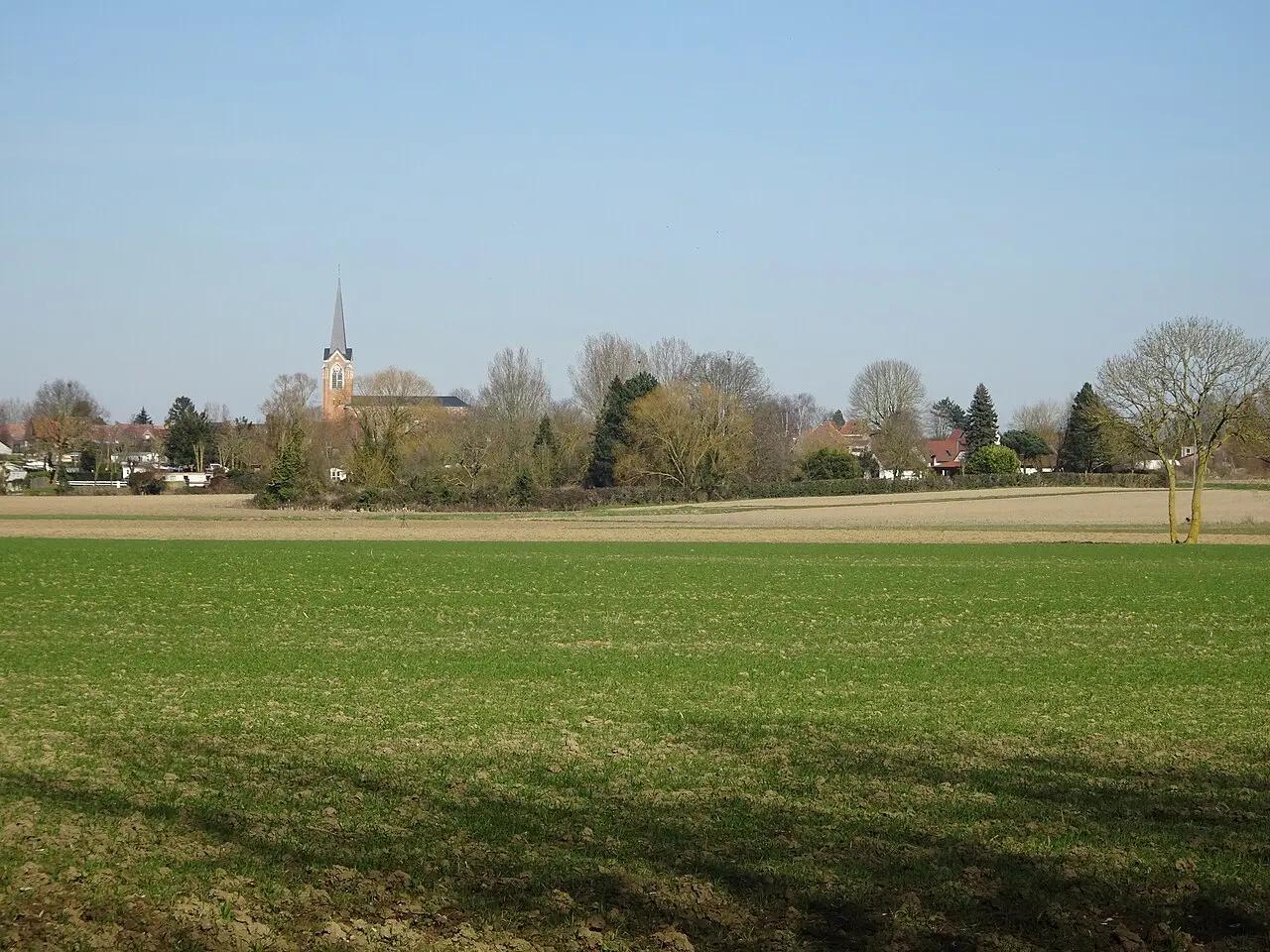 Illies : visiter le cimetière allemand avec retenue et repères