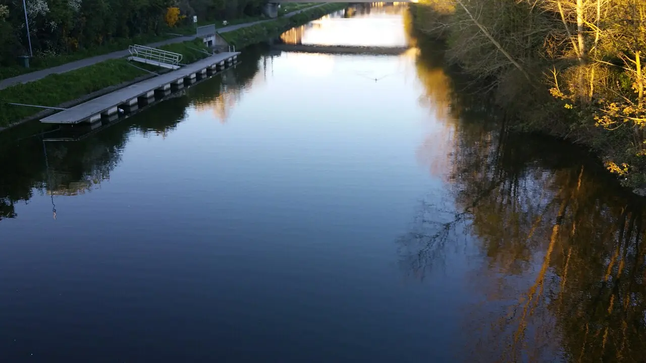 Vue du canal d'Aire au niveau de La Bassée.