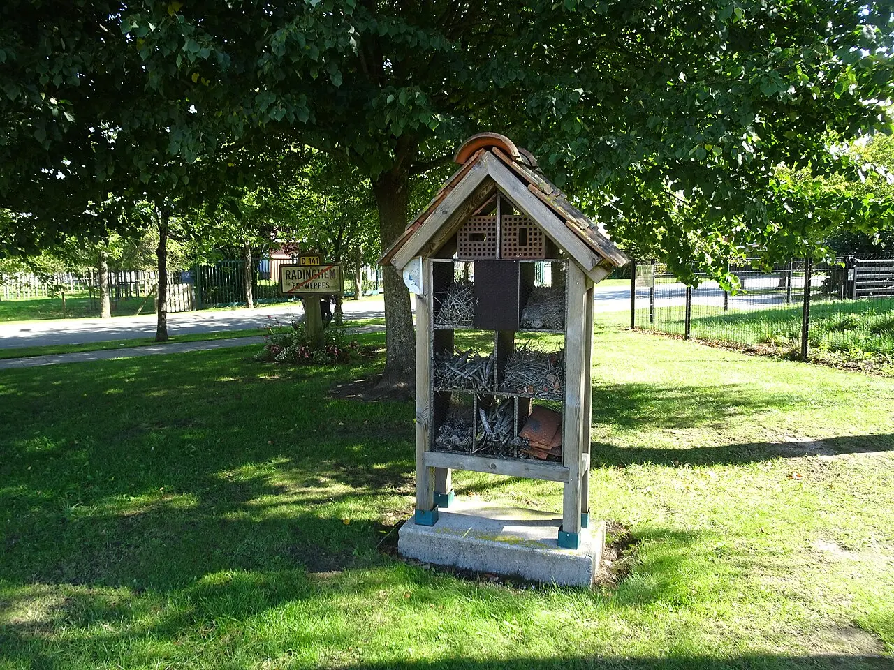 L' hôtels à insectes Radinghem-en-Weppes, Nord, mairie