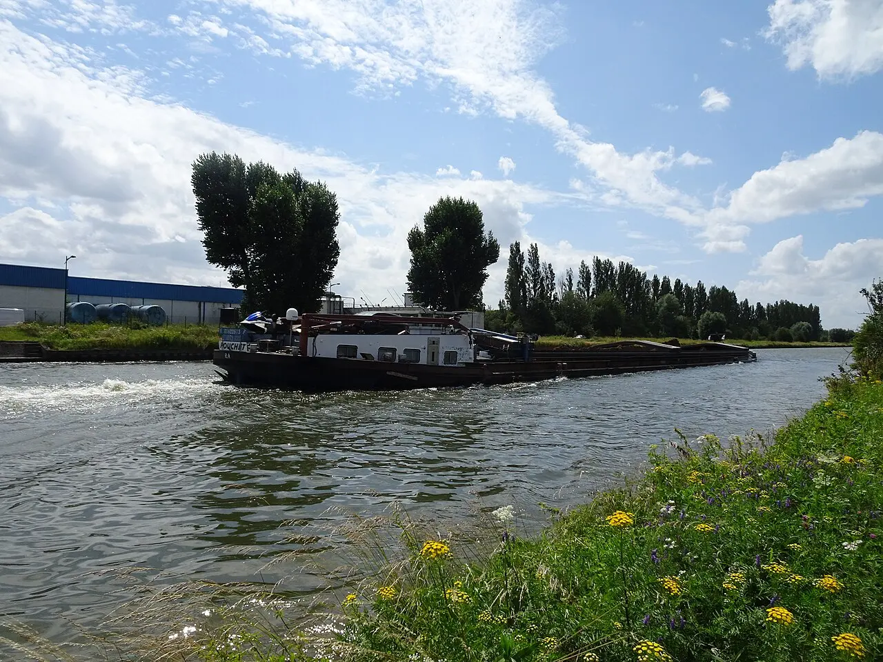 Le cargo remorqueur Arbon (2301377), sur le canal Aire à hauteur de Salomé, Nord, Hauts-de-France