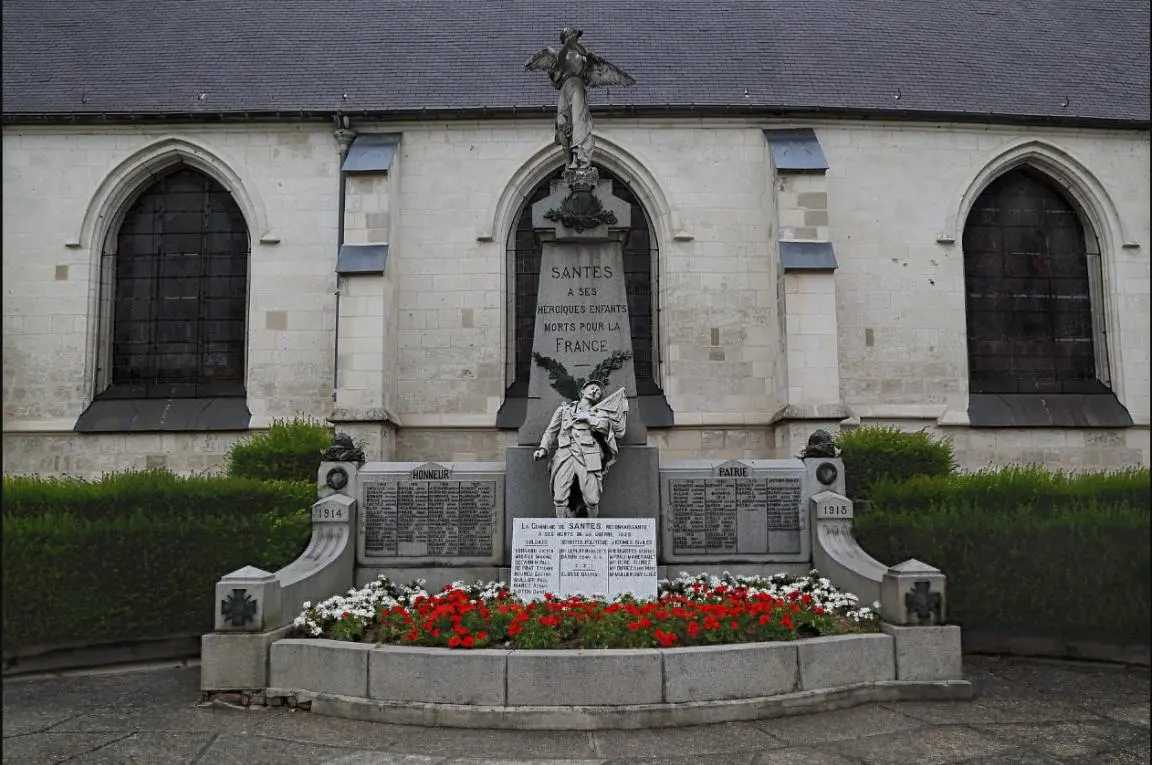 Santes, monument aux morts J1