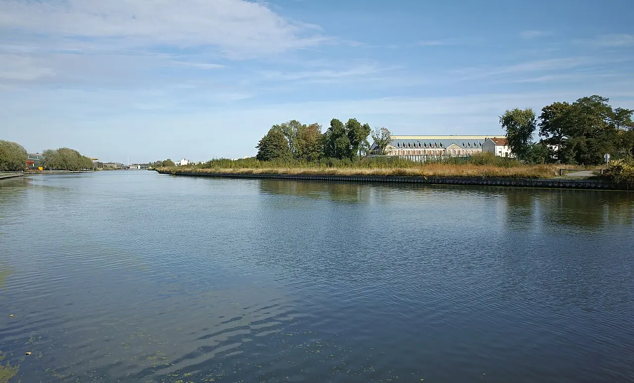 View of the Deûle canal and Notre-Dame de Loos abbey, from Sequedin.