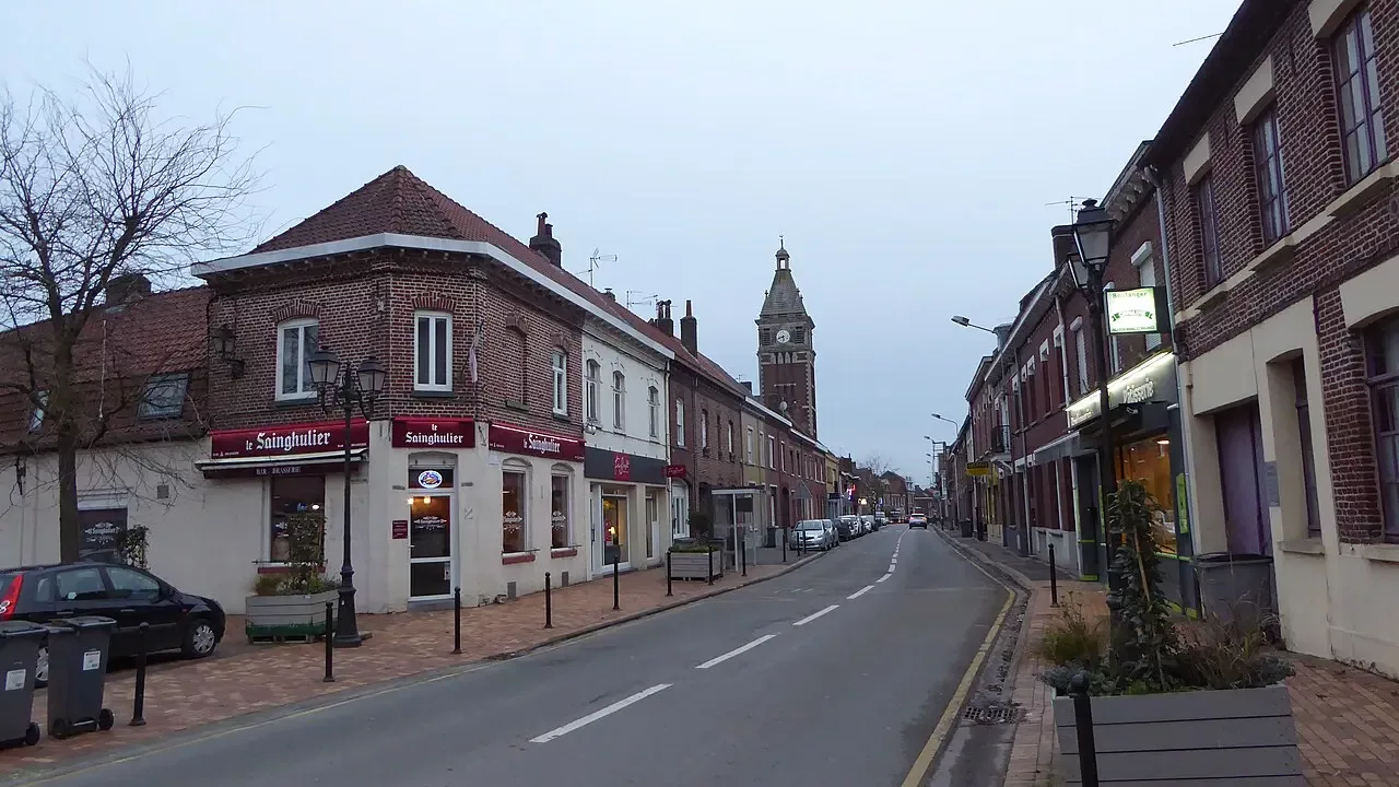Sainghin-en-Weppes — la place du Général de Gaulle, prêtée aux forains depuis mardi soir.