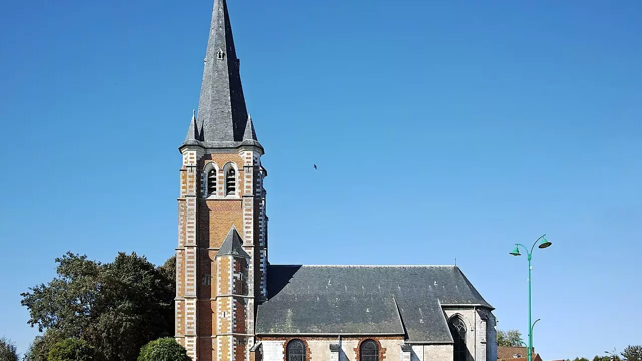 Église Saint-Vaast d'Hallennes-lez-Haubourdin. Velvet, CC BY-SA 4.0, via Wikimedia Commons.