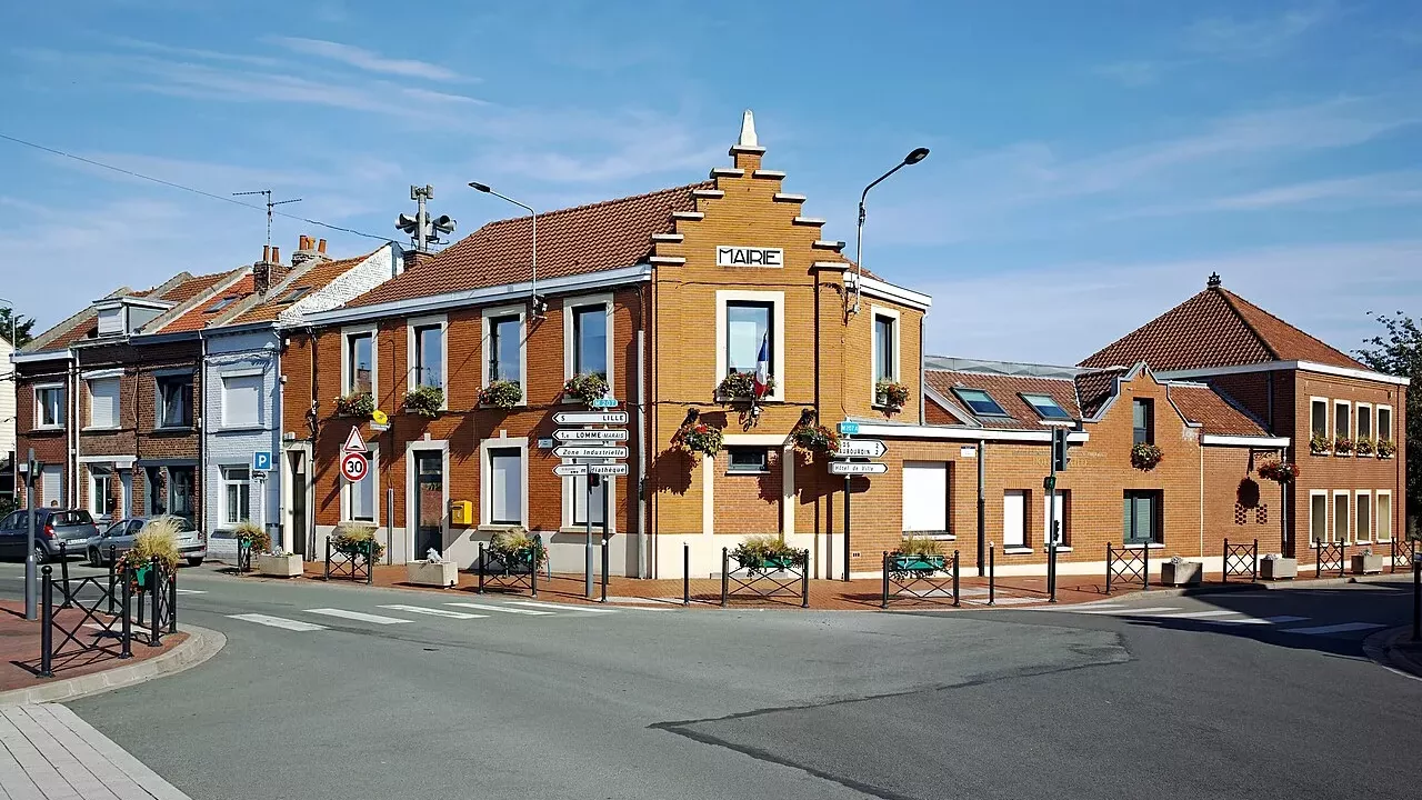 Mairie de Sequedin. Velvet, CC BY-SA 4.0, via Wikimedia Commons.