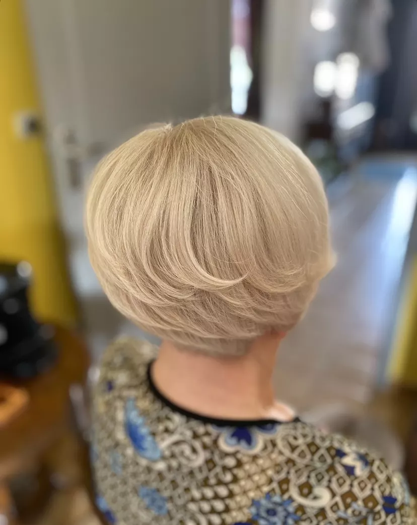 Coiffeuse - esthéticienne - prothésiste ongulaire